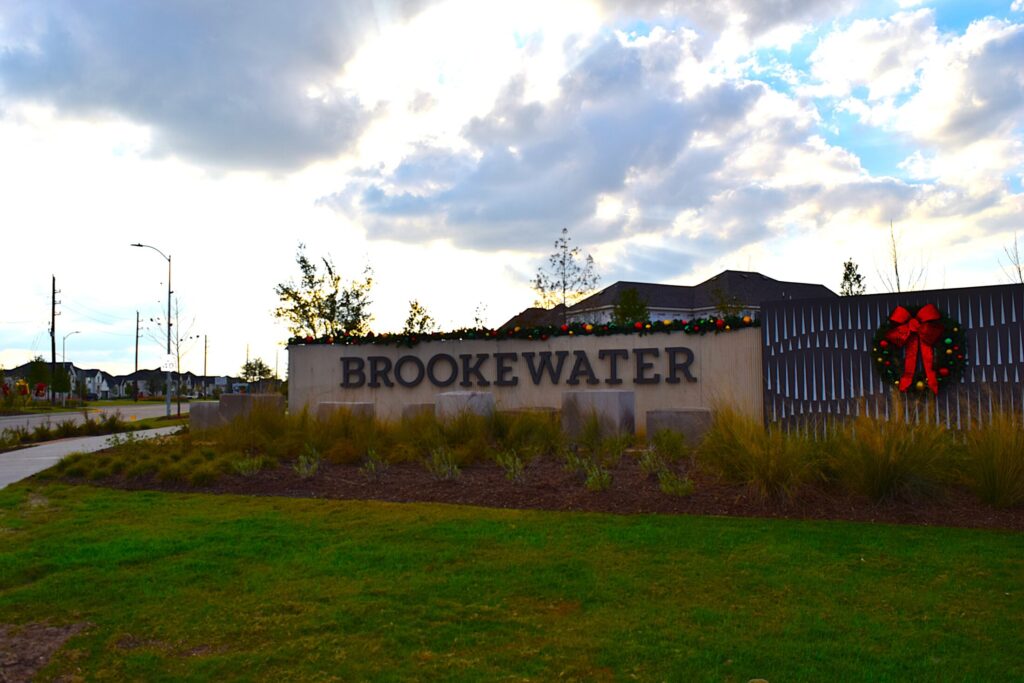 a neighborhood sign of Brookewater